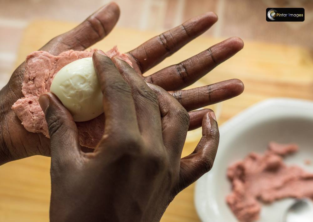 Chef Raphael - Take your boiled egg and place at the centre of the meat ...