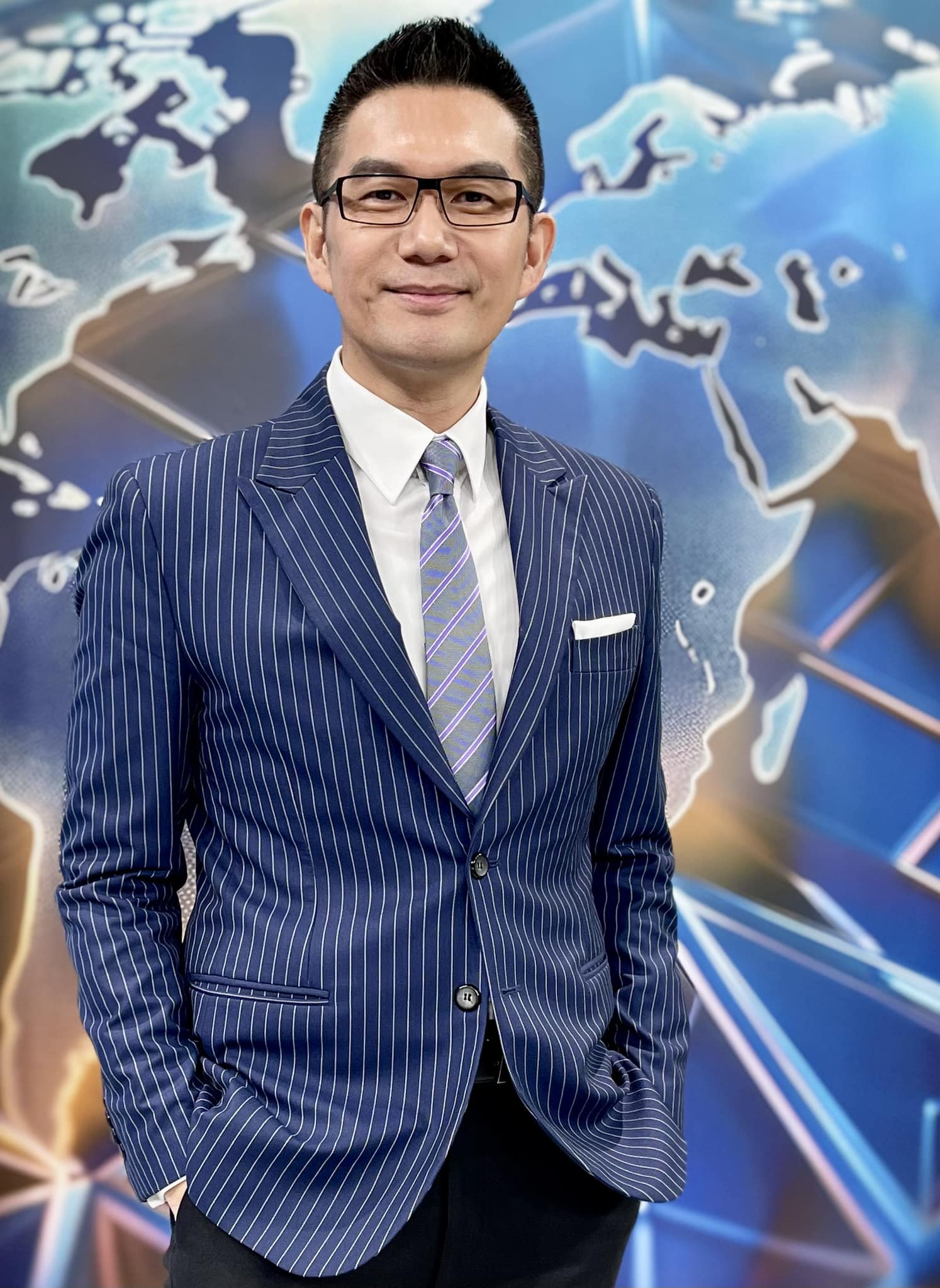 何 戎 Ho Rong - 新棚新景第一天正式啟用，跟我出門前挑選的OOTD色系，感覺還蠻搭的！😄👍🏼 寰宇新聞...