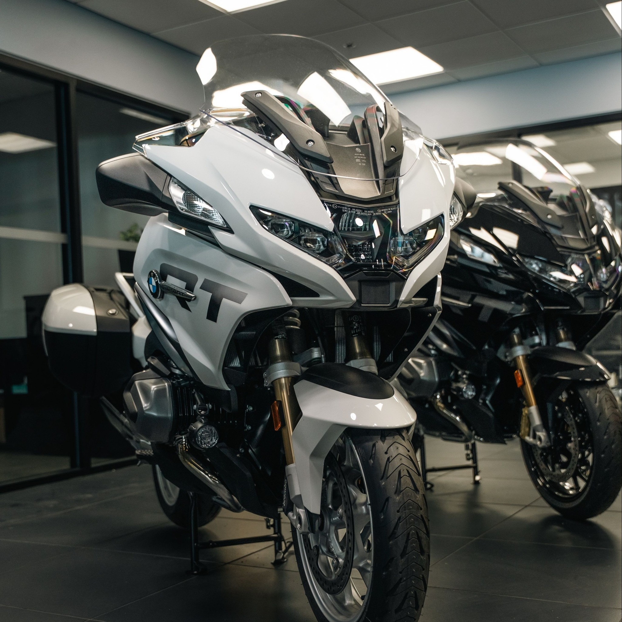 Budds' - Precision engineering meets touring excellence 🌟 The new BMW R ...