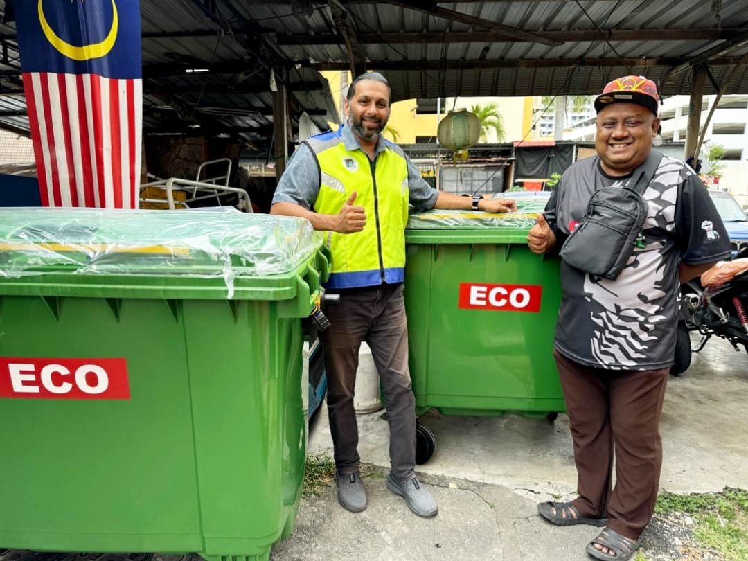 SUMBANGAN TONG SAMPAH KEPADA MPKK... - Shafiz Bin Rahim Raja