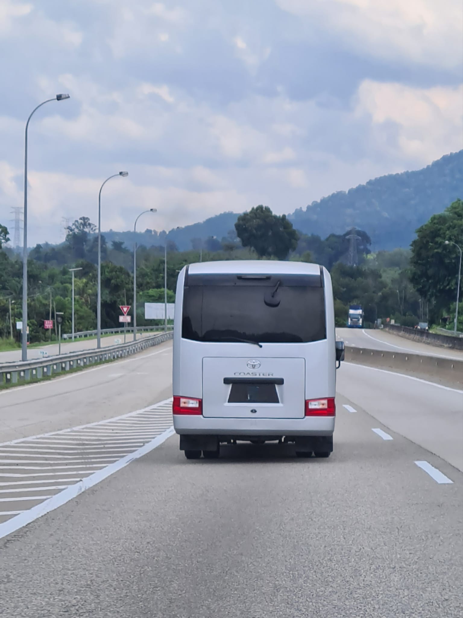 Tekan Minyak - Toyota Coaster. Coaster antara produk...