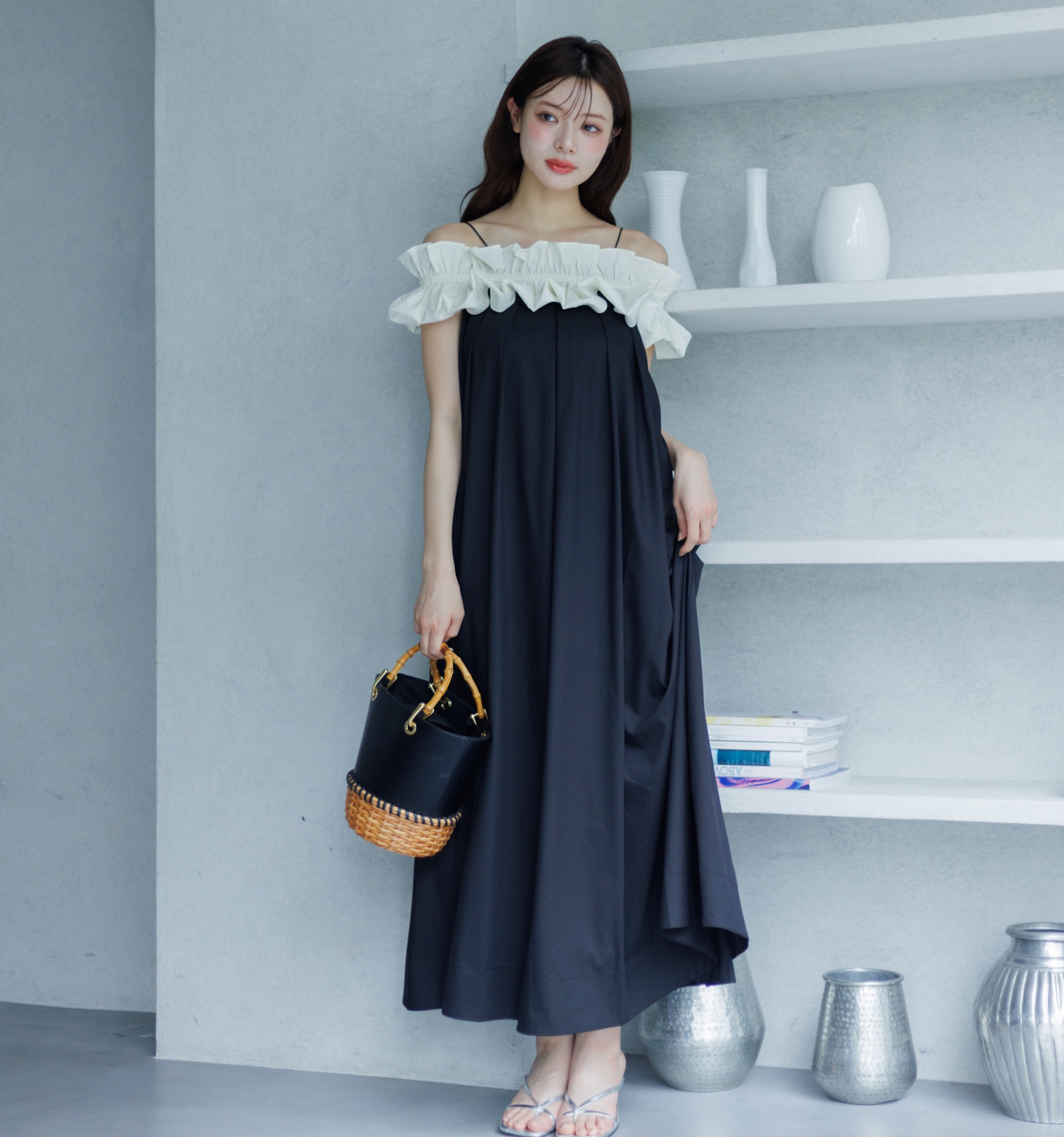 8月限定価格　La lune（ラリューン）　クロスドレープフレアワンピース　紺 La lune (@lalune.dress.official) • Facebook