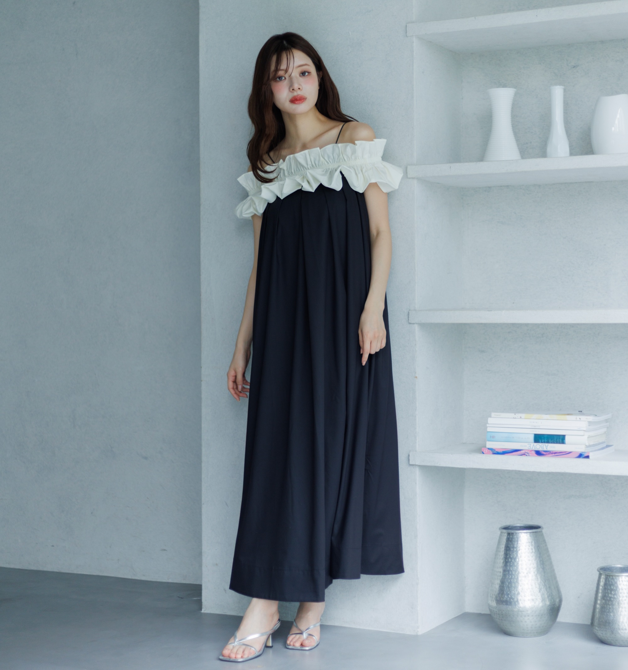 8月限定価格　La lune（ラリューン）　クロスドレープフレアワンピース　紺 La lune (@lalune.dress.official) • Facebook