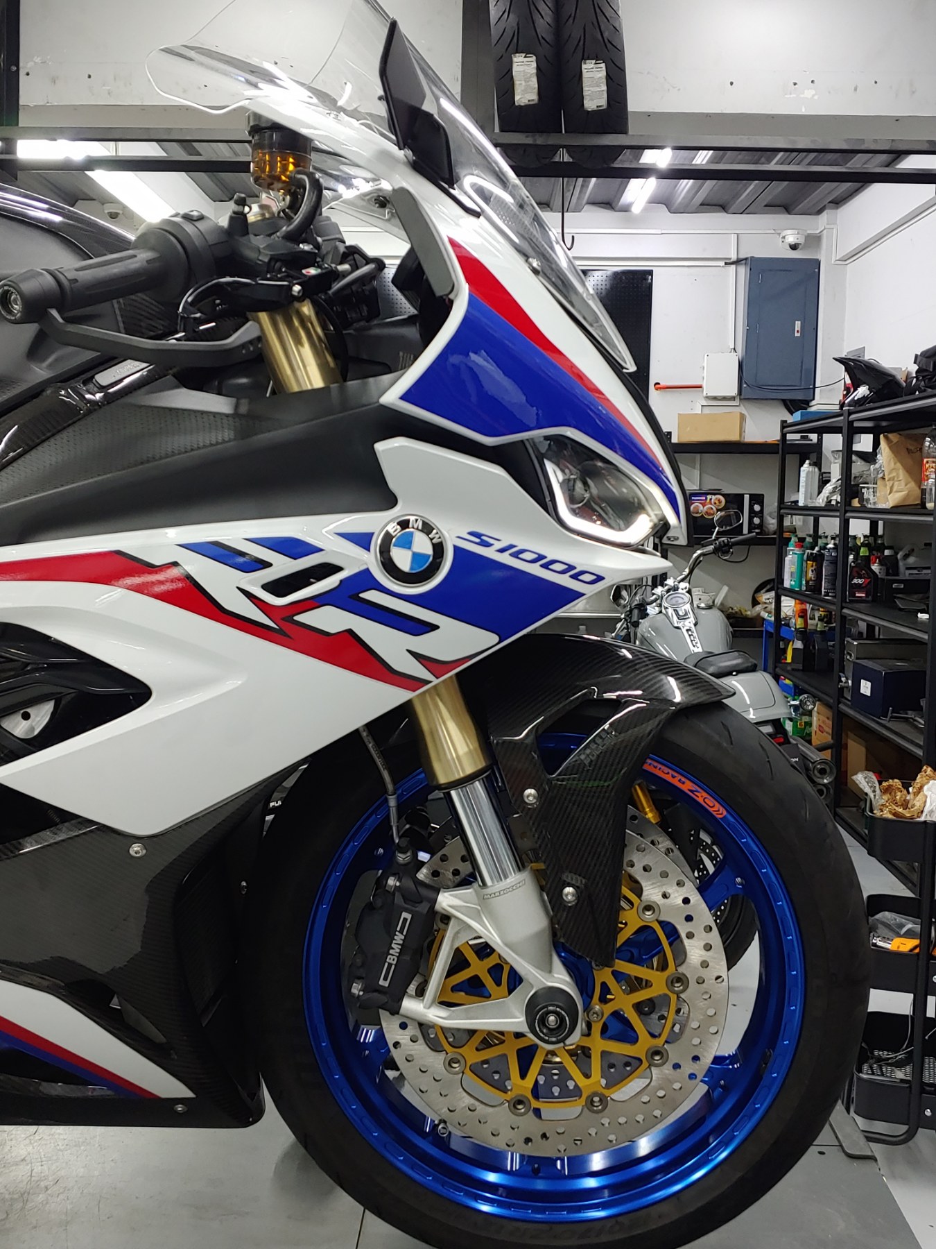 S1000RR with OZ Racing Anodized Blue + Brembo Supersport Rotor