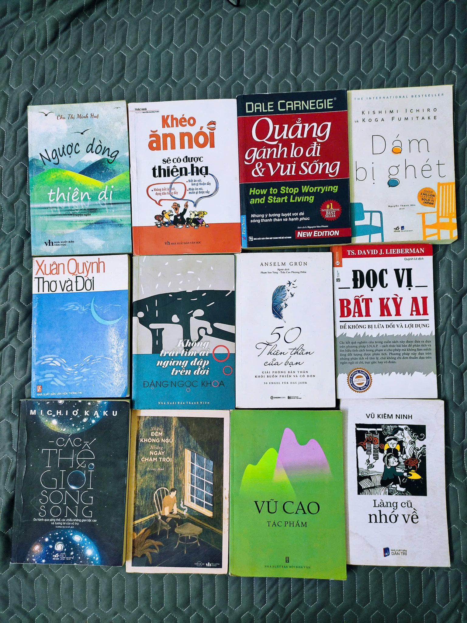 Chuyển nhà nên pass cho nhẹ, mh ở HN. Sách có cuốn đọc rồi, có