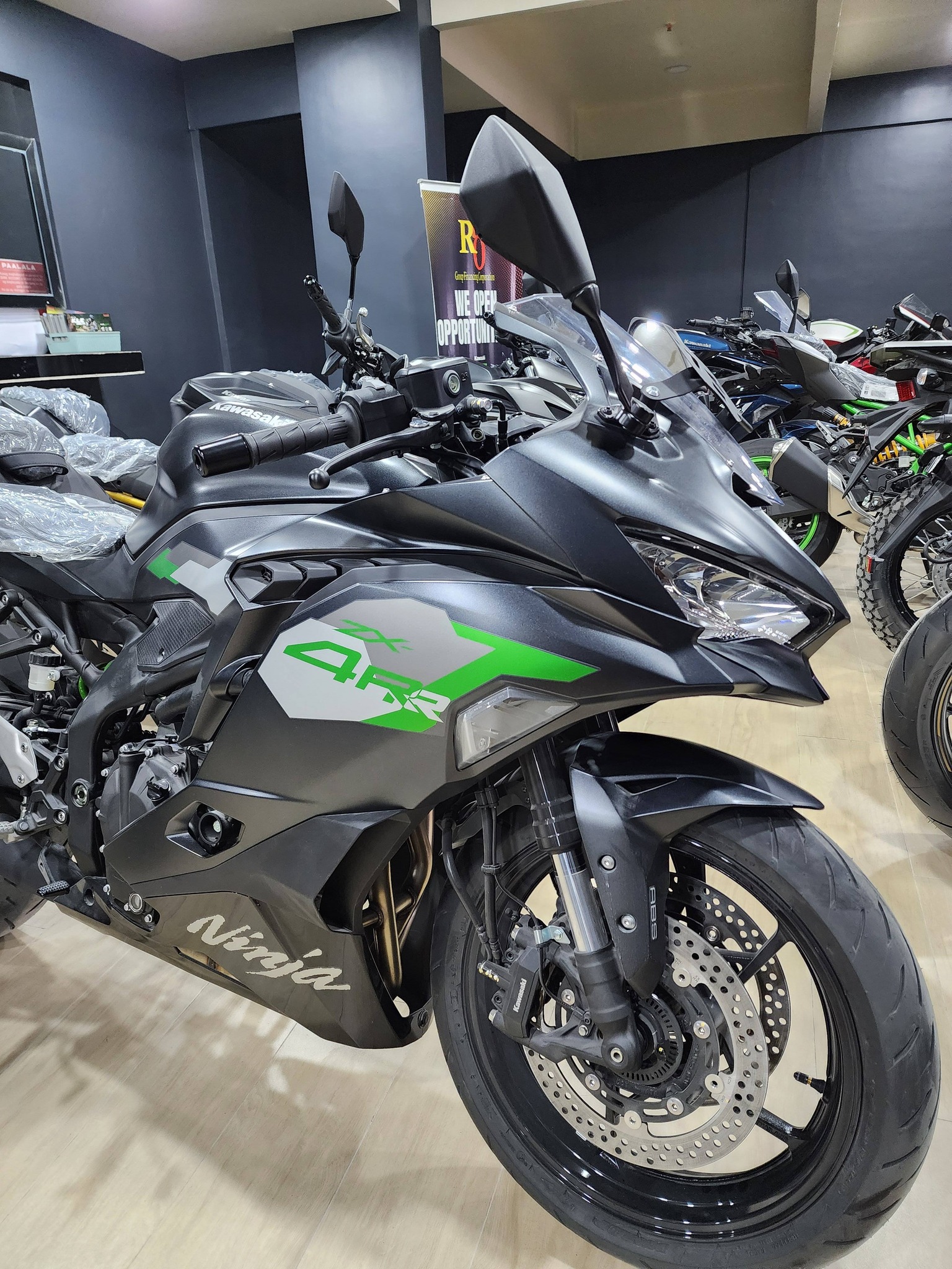 THE LEGEND REBORN ⚡ 2027 ZX-4RR 800cc power feel. 400cc agility