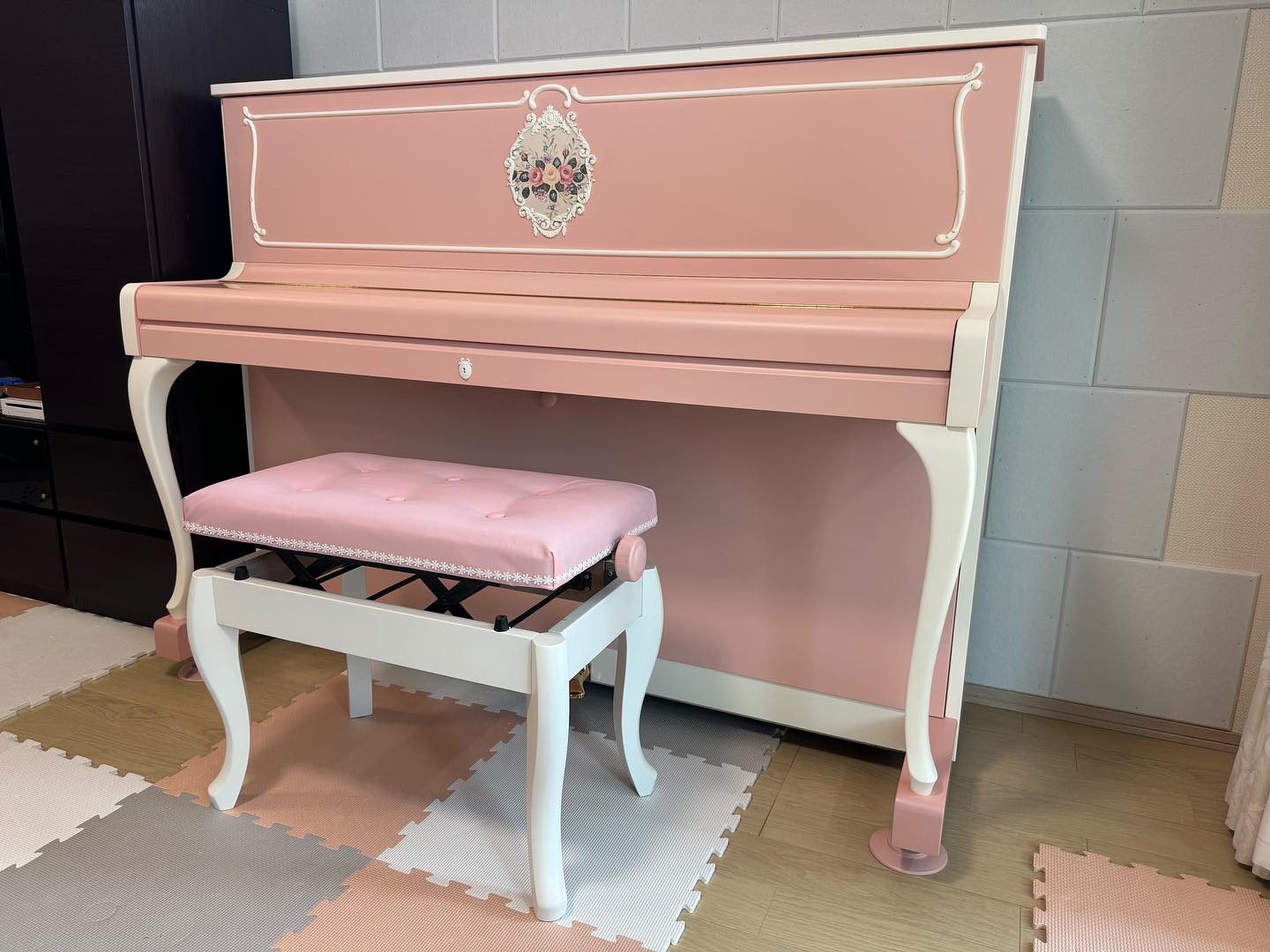 愛知県O様へピンクピアノ納品? デザインピアノ工房 静岡県湖西市新居 