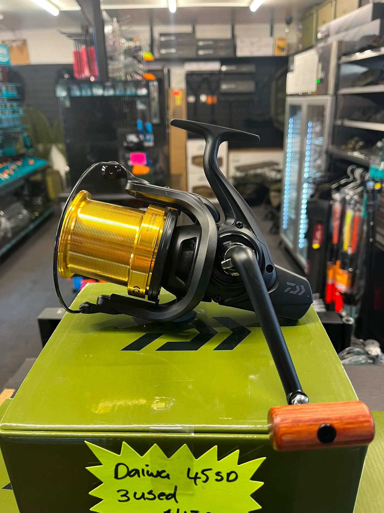 daiwa 500 size reel RZ500 Ultralight Spinning Color:Chartreuse Flash For the freshwater and 2 speed lever drag One Bass Fishing Rod,