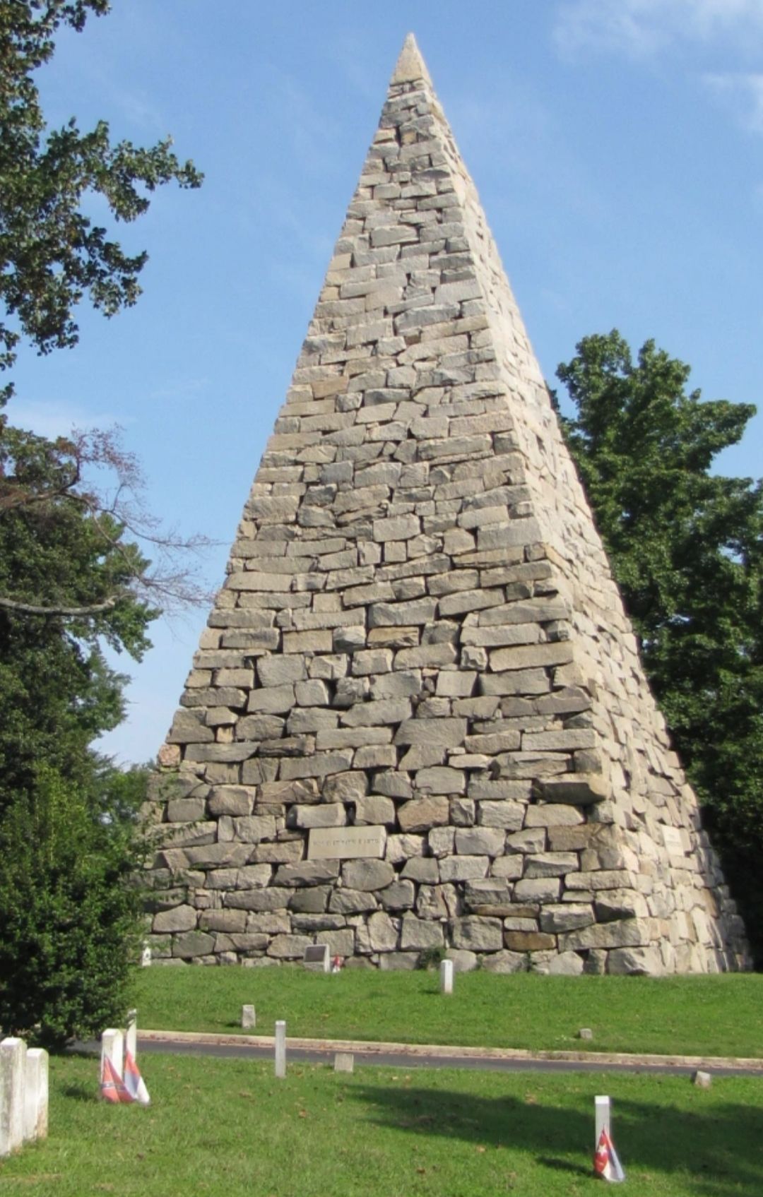 The Confederate - The Pyramid ... Dedicated to :18,000 Confederate war ...