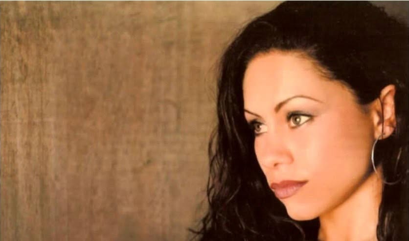 Stunning soul from the 90's from the lovely British singer Dina
