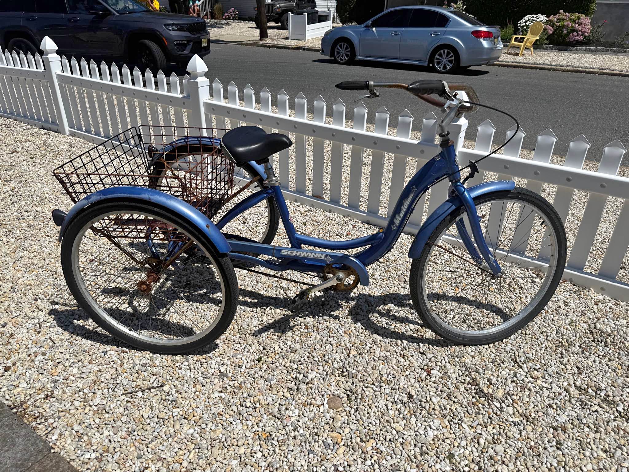 schwinn meridian 3 wheel bicycle Deluxe Adult Tricycle Bike, Mens and Womens Three Beach Cruiser, 26-Inch Wheels, Low Step-Through Frame, Wide Seat, Rear while the swept Wheel Bicycle Schwinn Meridian Electric