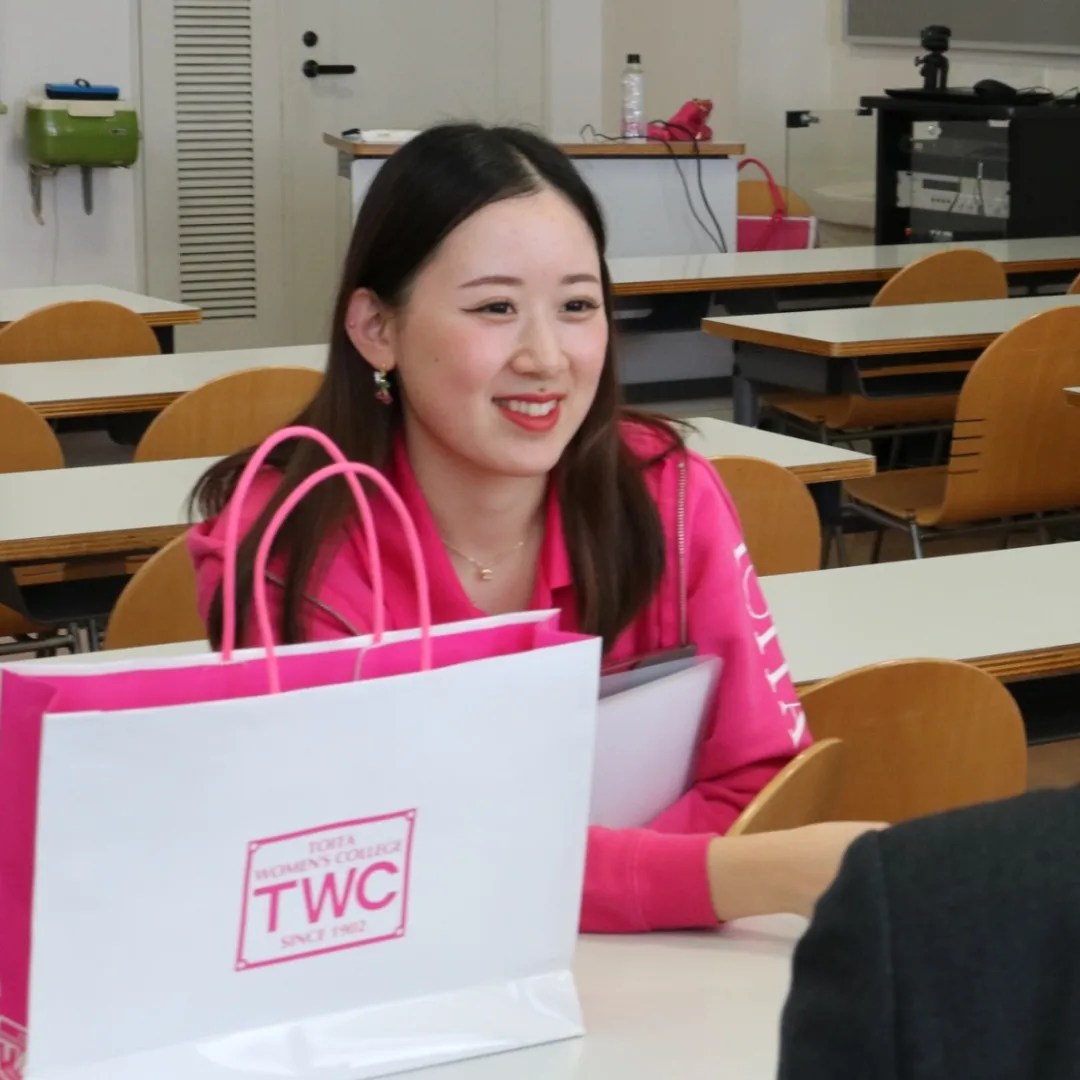 戸板女子短期大学 - 戸板女子短期大学 updated their cover photo.