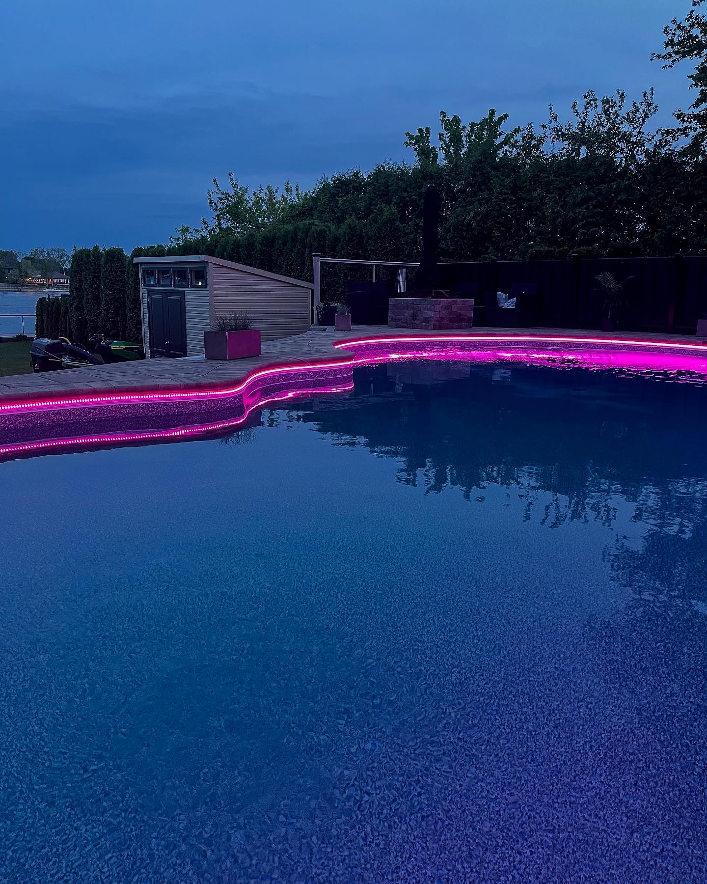 Piscines - Making waves and backyard dreams come true! Dive in with ...