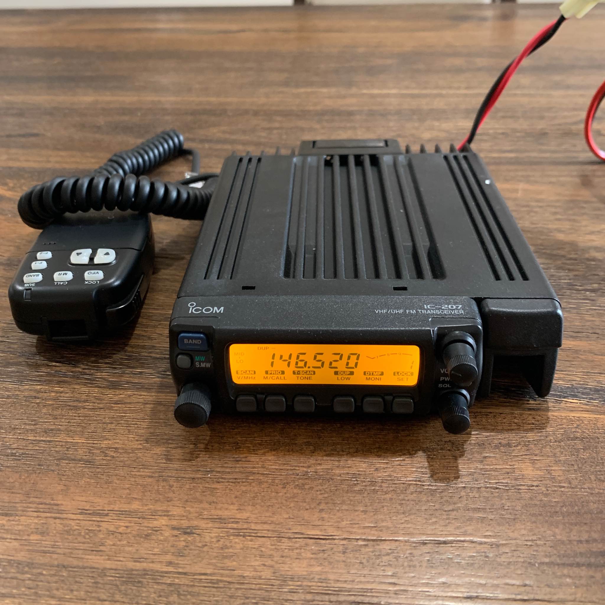 Whats the difference between the Icom IC-207 and the IC-207H?