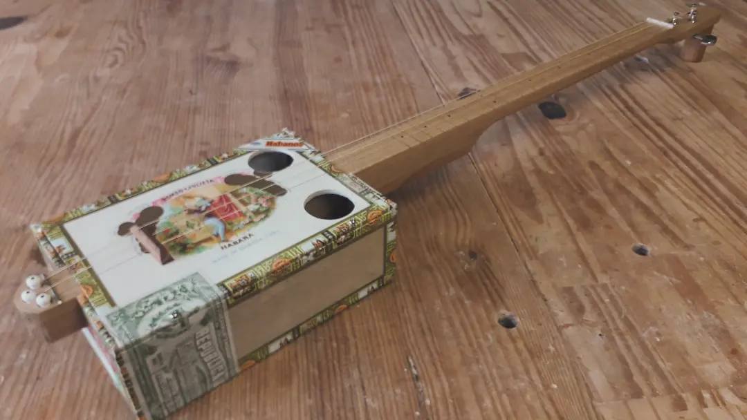 César - Vendue chez @rezonances.aubigny 👏 Retrouvez d'autres cigar box ...