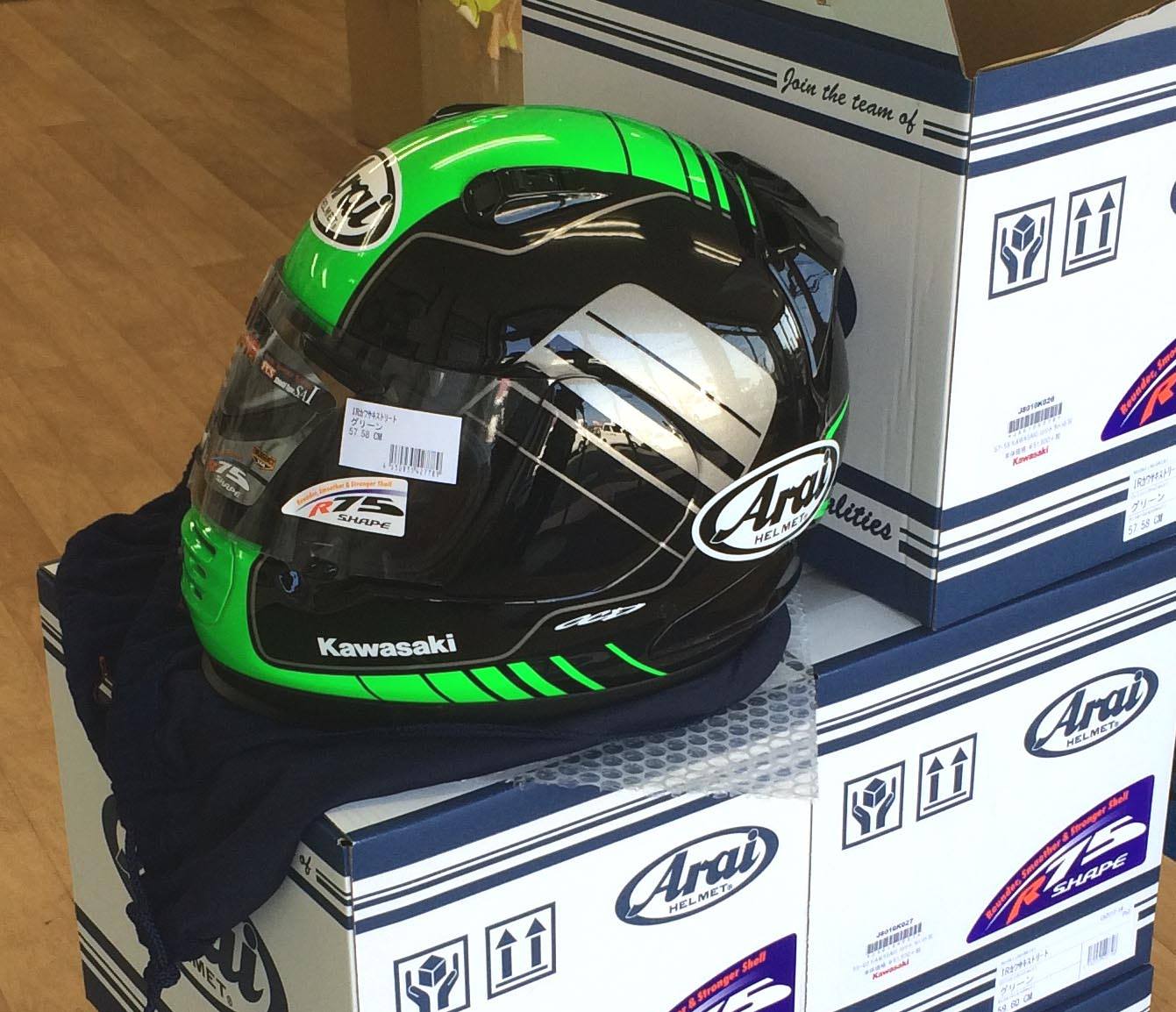 Arai Rapide-IR Kawasaki限定 ヘルメット KawasakiとAraiのコラボレーションモデル、RAPIDE-IR Kawasaki STREET