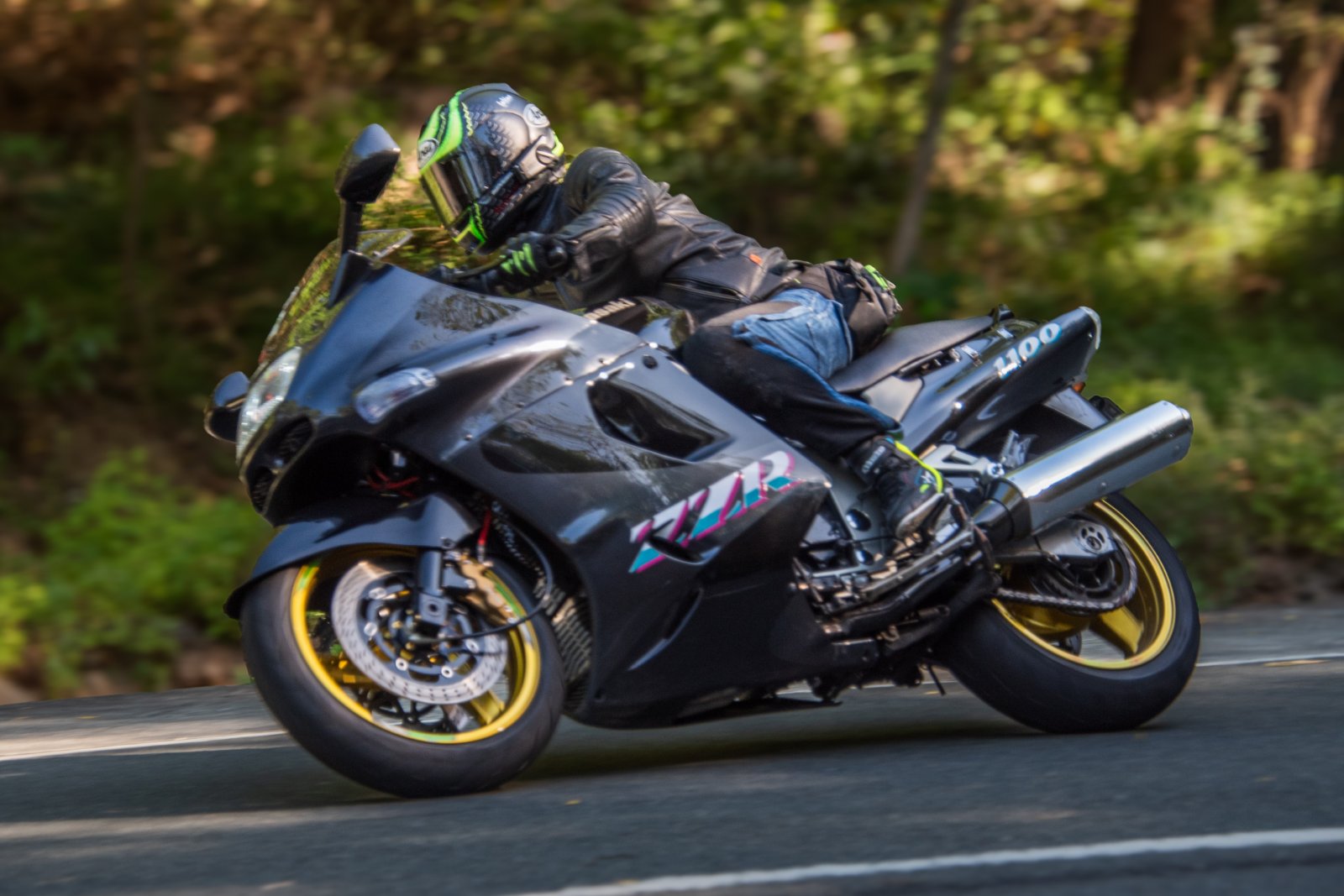 My 96 ZX7R💚 and 03 ZX12R🖤