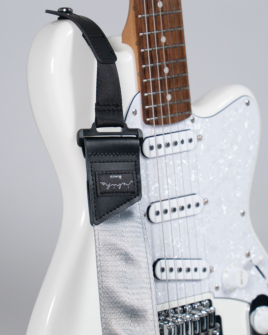Ichika Nito's signature strap and picks include distinguishing