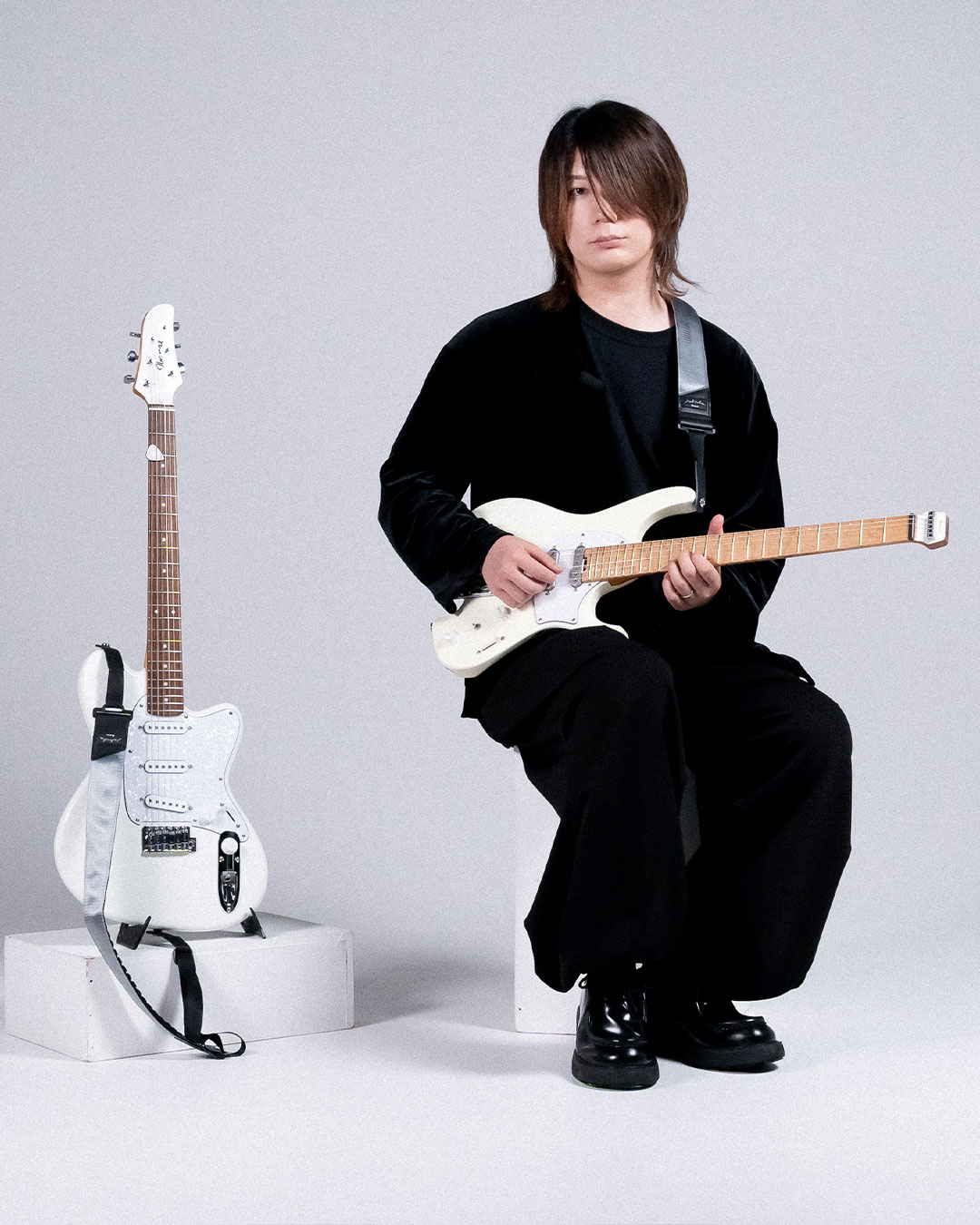 Ichika Nito's signature strap and picks include distinguishing