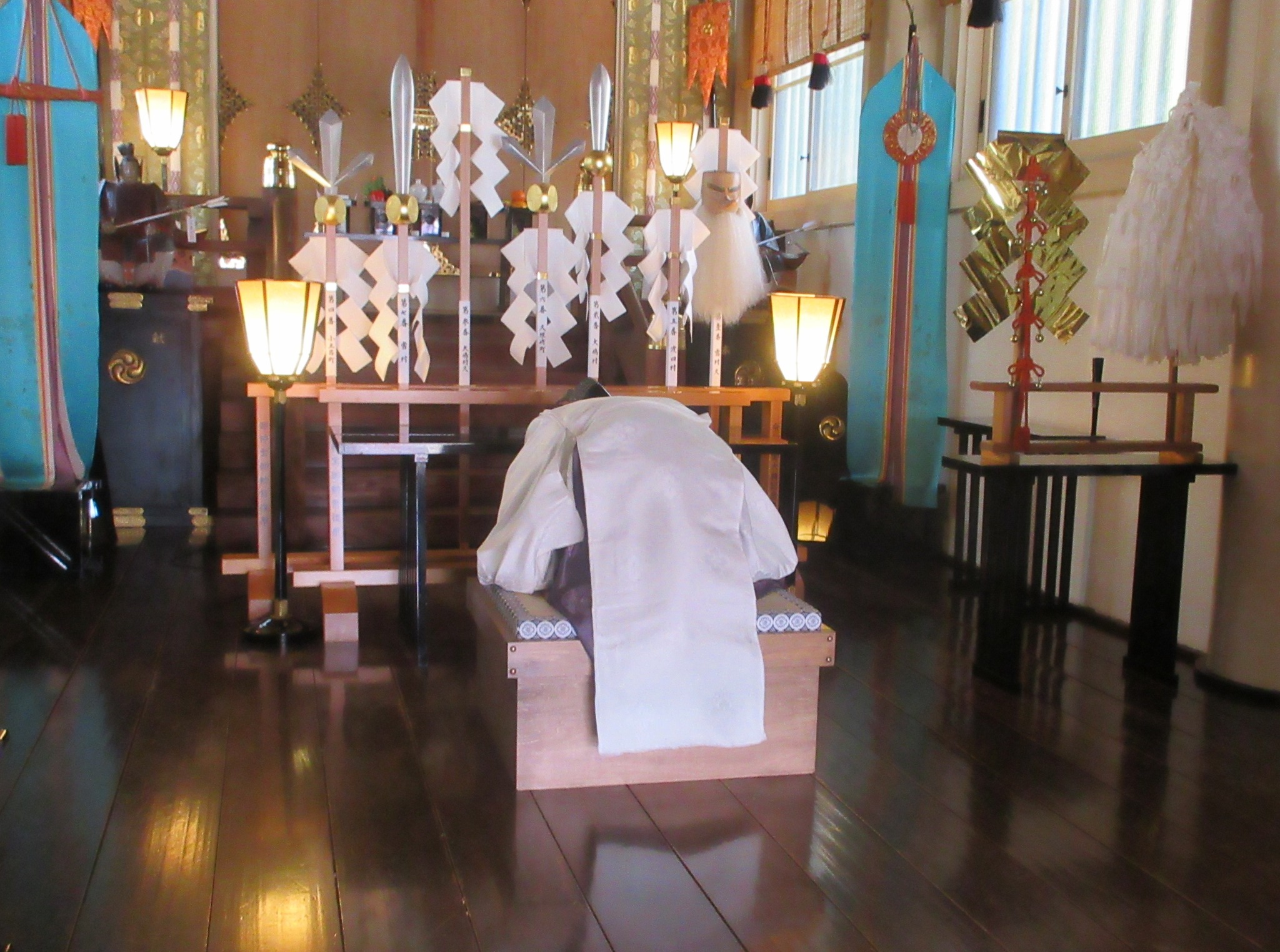 稲毛神社 - 本日は「春分の日」。宮中三殿の皇霊殿では天皇陛下が歴代天皇･皇后･皇親の御霊を祭る｢春季皇霊祭｣が行われ... | Facebook
