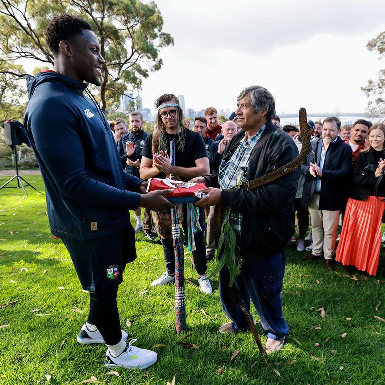 UK - 🦁 The Official Lions Rugby are now in Australia! Greeted with a ...