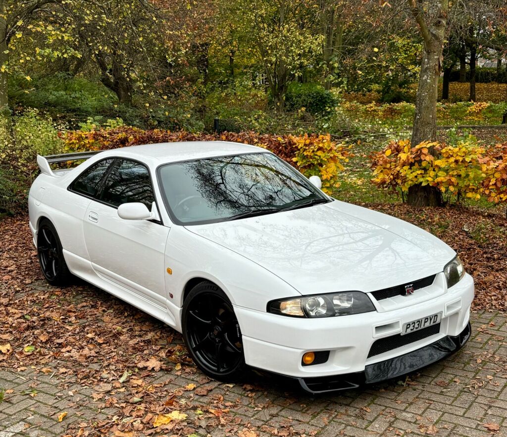 80s - ad: Nissan Skyline R33 Gtr See more on ebay -> https://bit.ly ...