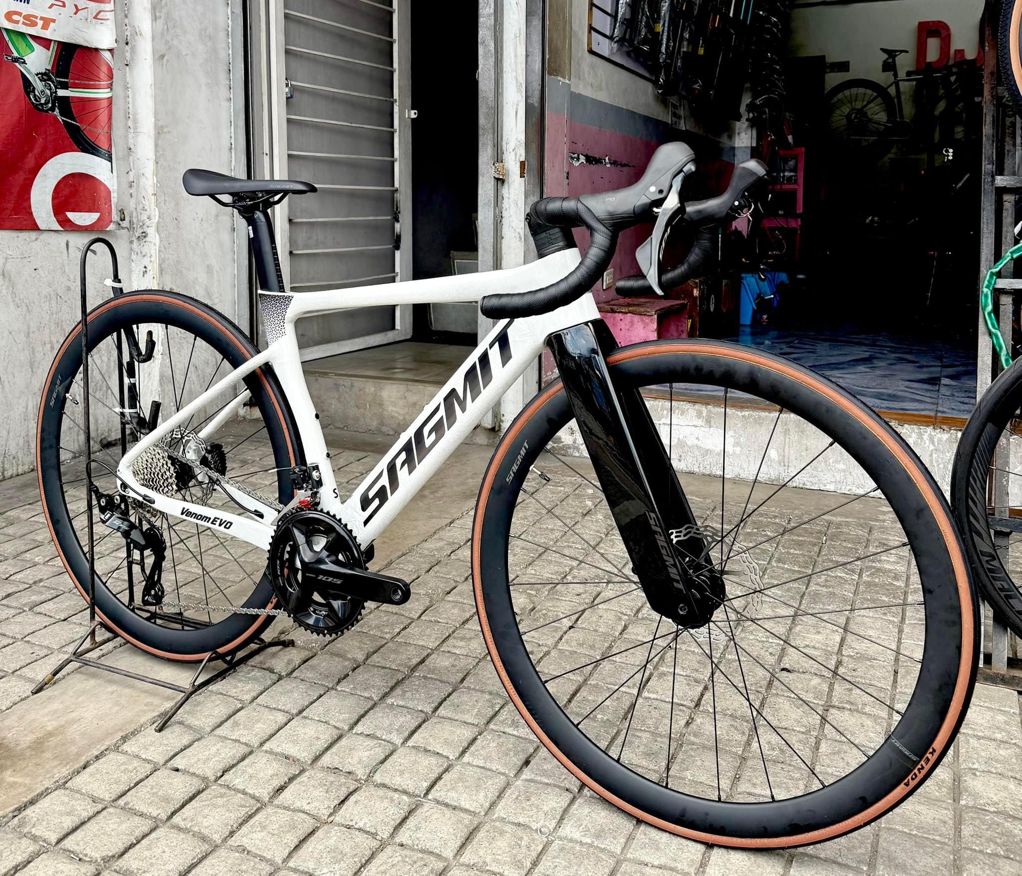 DJ CYCLE RIDE - Sagmit Venom Evo Road Bike 2025 Model SRP: 53,000php ...