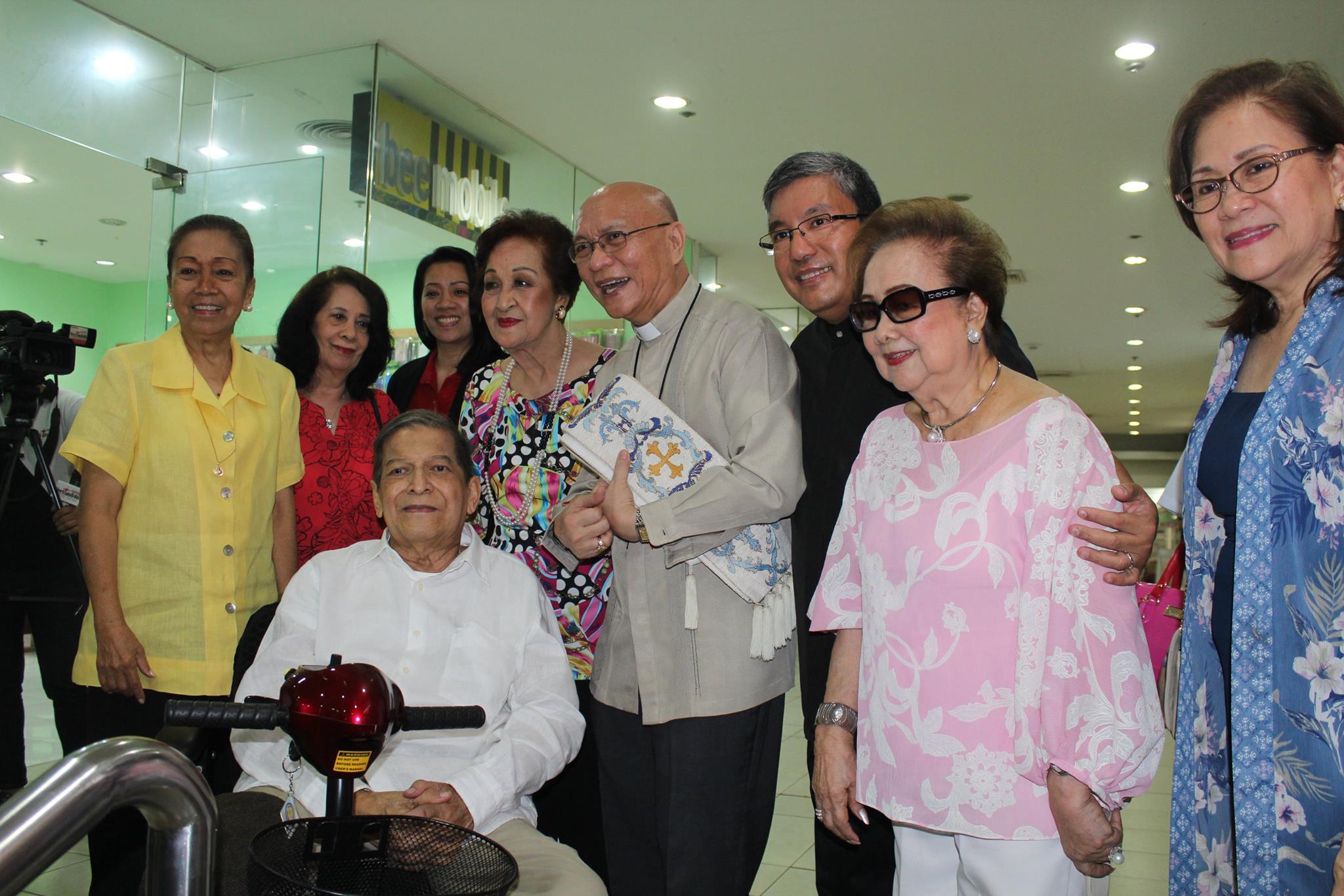 Photo inspiration: Segunda Mana 25Th Charity Outlet In Ali Mall Araneta Photo Inspiration