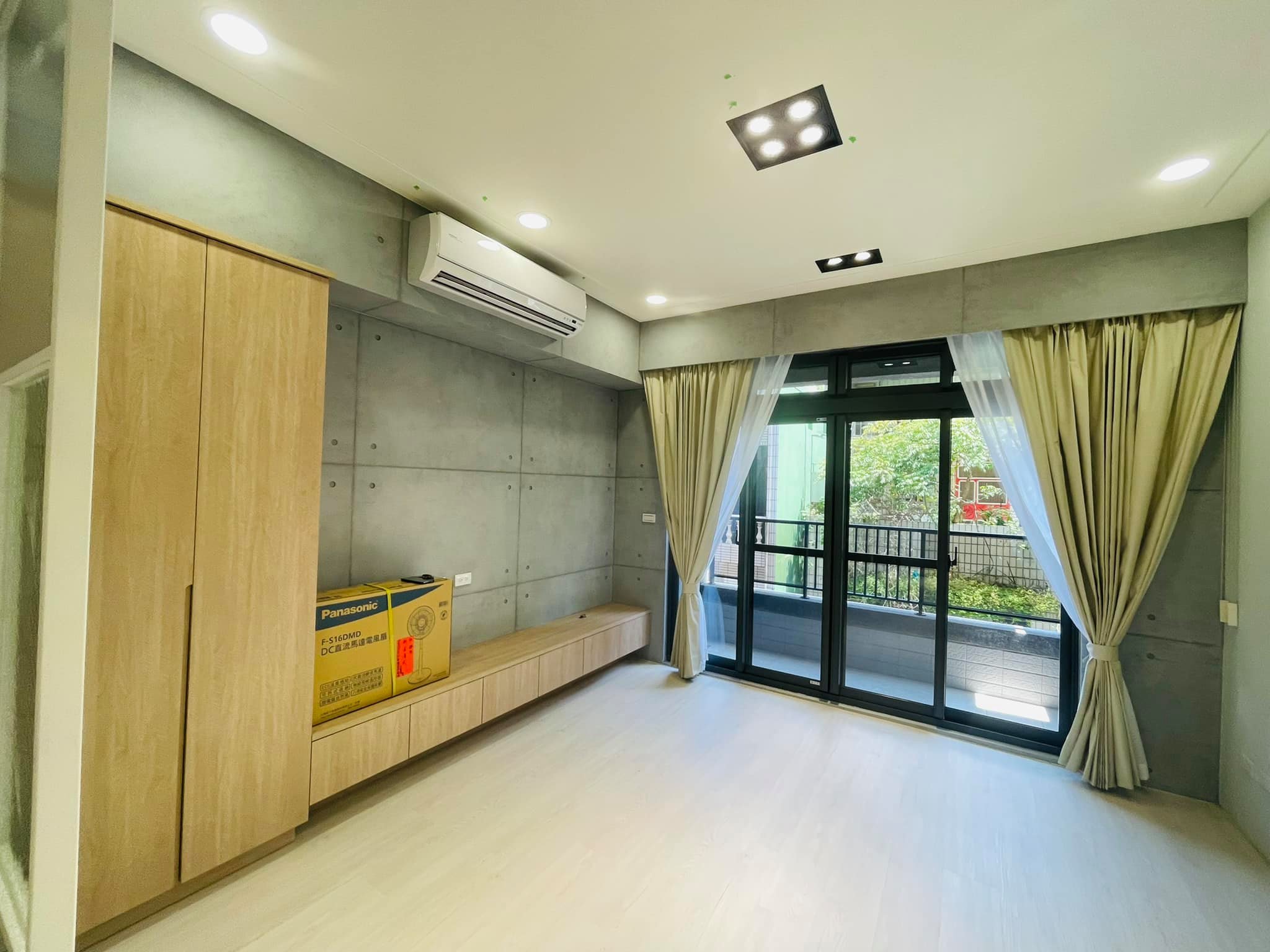 全遮防焰窗簾/防水卷簾/調光簾 安裝工事 完成... - House 8 Design System好事發室內裝修工程