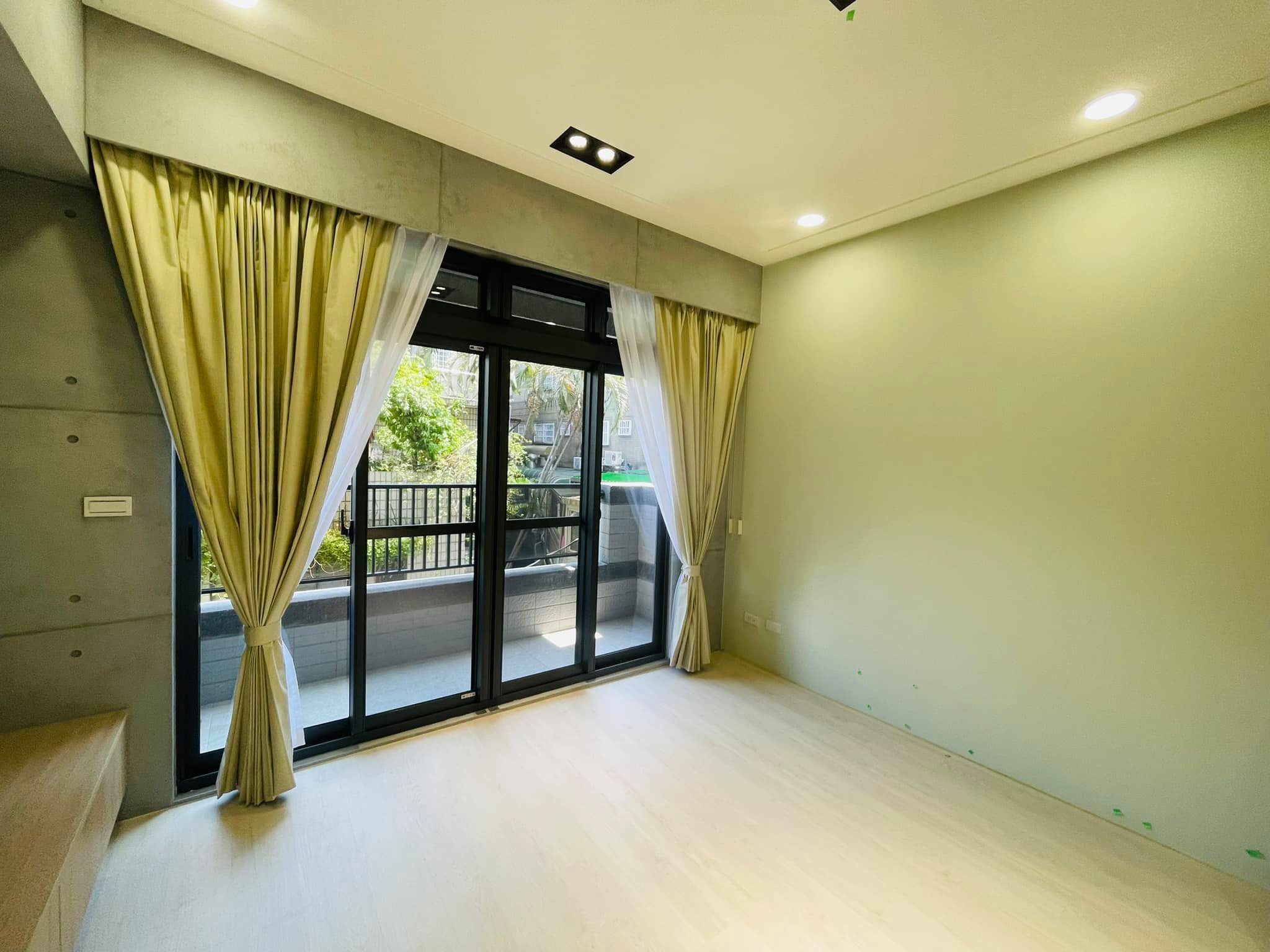 全遮防焰窗簾/防水卷簾/調光簾 安裝工事 完成... - House 8 Design System好事發室內裝修工程