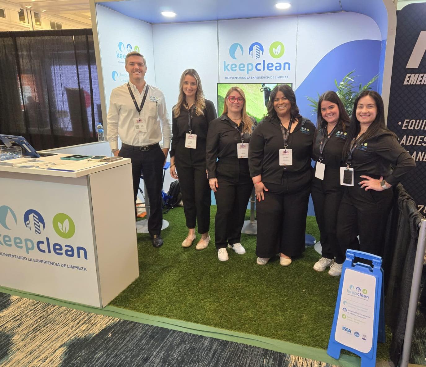 Keep Clean LLC - Nuestro equipo listo para recibirlos en... | Facebook