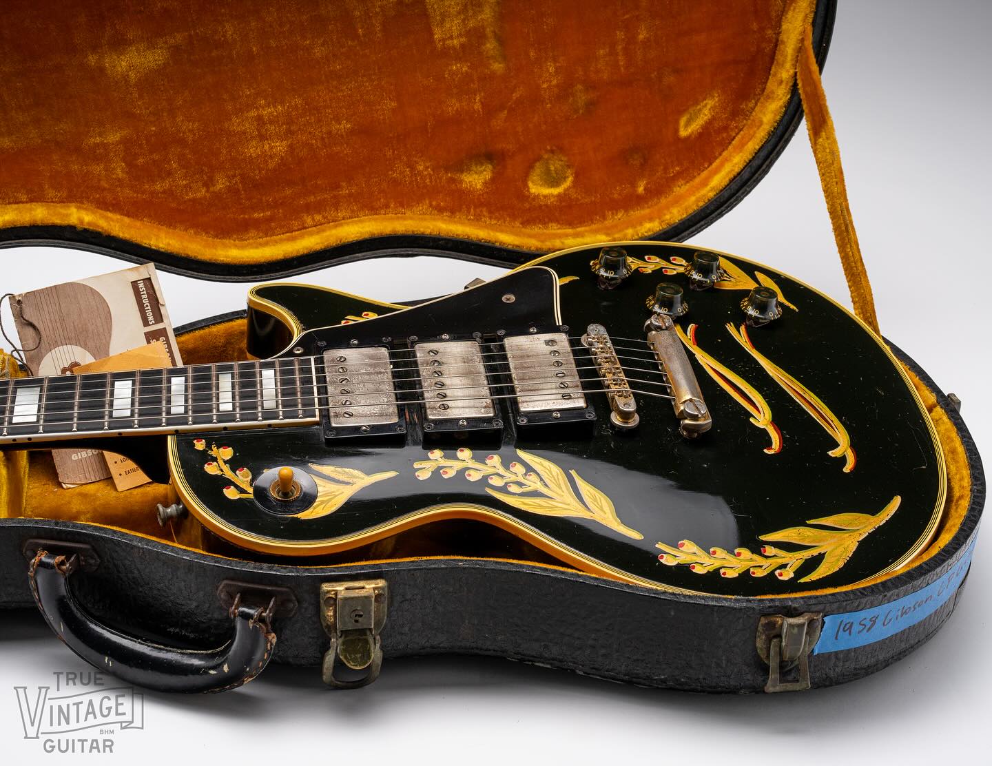 Take a look at this awesome Gibson Custom Murphy Lab 1957 Les Paul