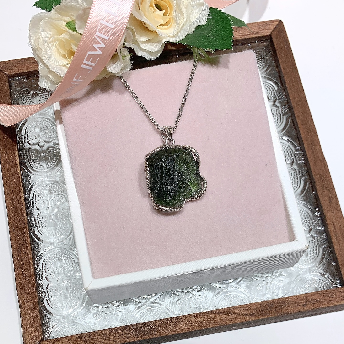🌟【能量之王捷克綠隕石｜招財療癒一石搞定！】🔥 🔥... - The One Jewellery | Facebook
