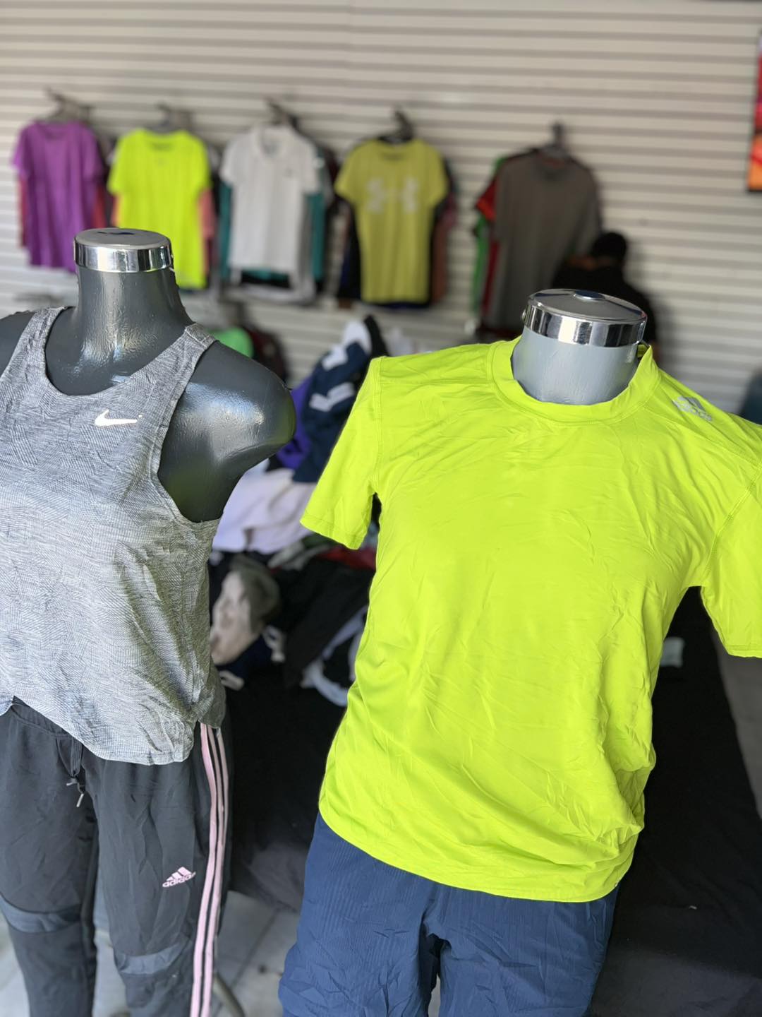 Venta De Ropa 4 Marcas & Pacas 100 lbs - Lote de mercancía deportiva ...