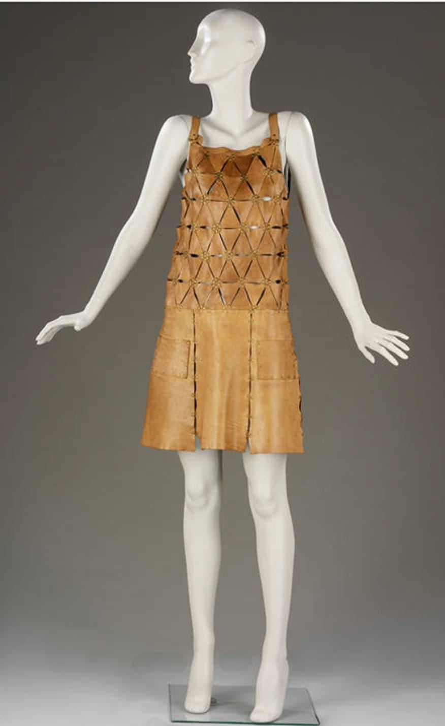 Summer skin. The avant-garde archives of Paco Rabanne and