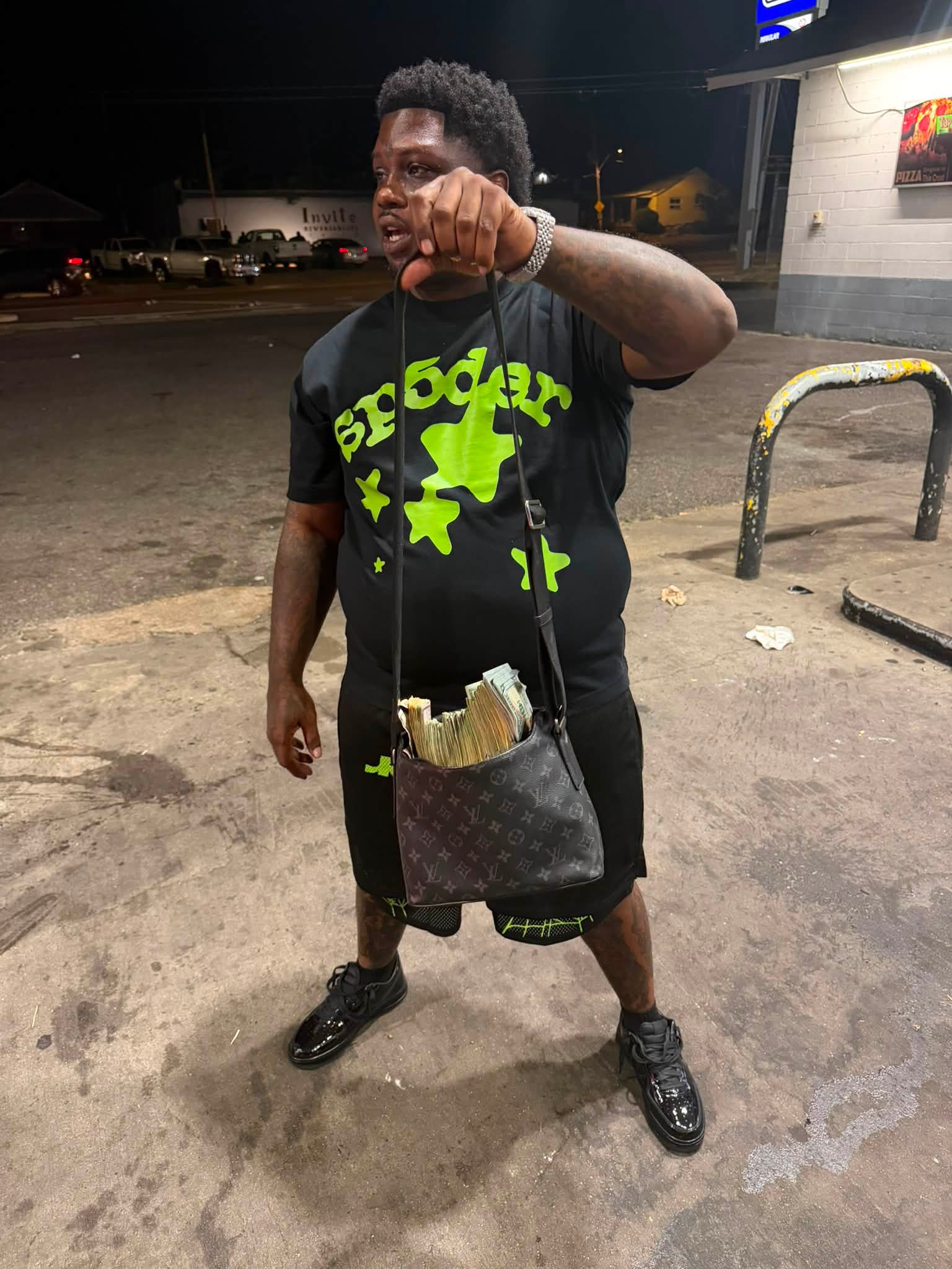 Still real deal slime 🐍 my blood🩸 go B green if I buss my nose💚💚