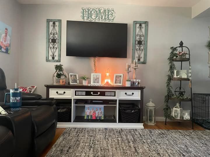 How to Decorate a Wall behind a TV: Stunning Ideas to Transform Your Space