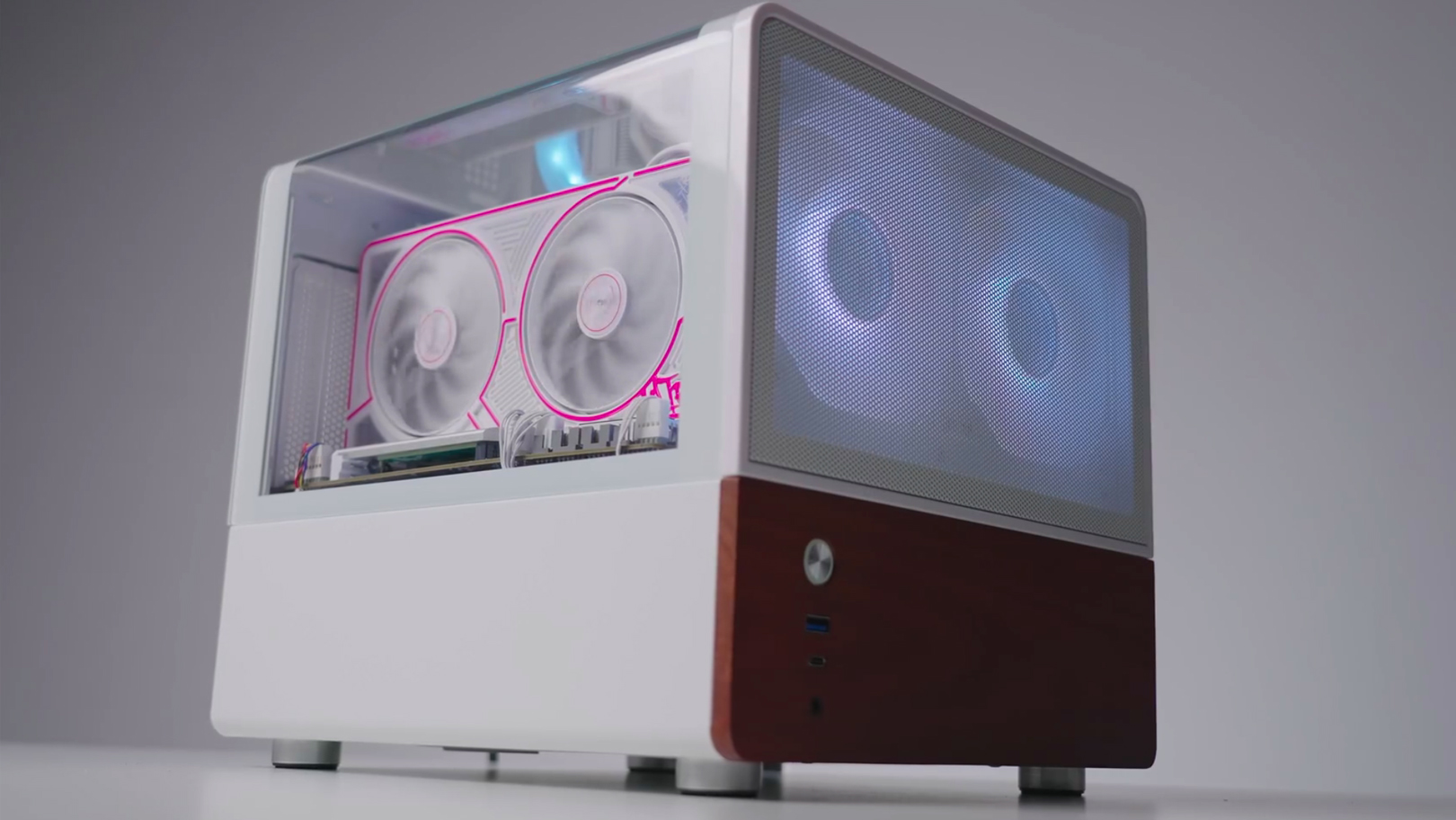 Cute and compact PEERESS RIDER R2 SFFPC Build! Featuring the iGame