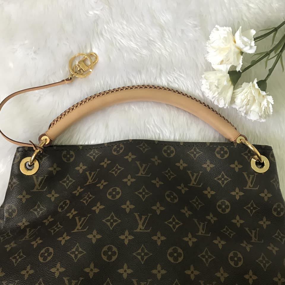 Louis Vuitton and Chanel Addicted (Authentic only) | Facebook