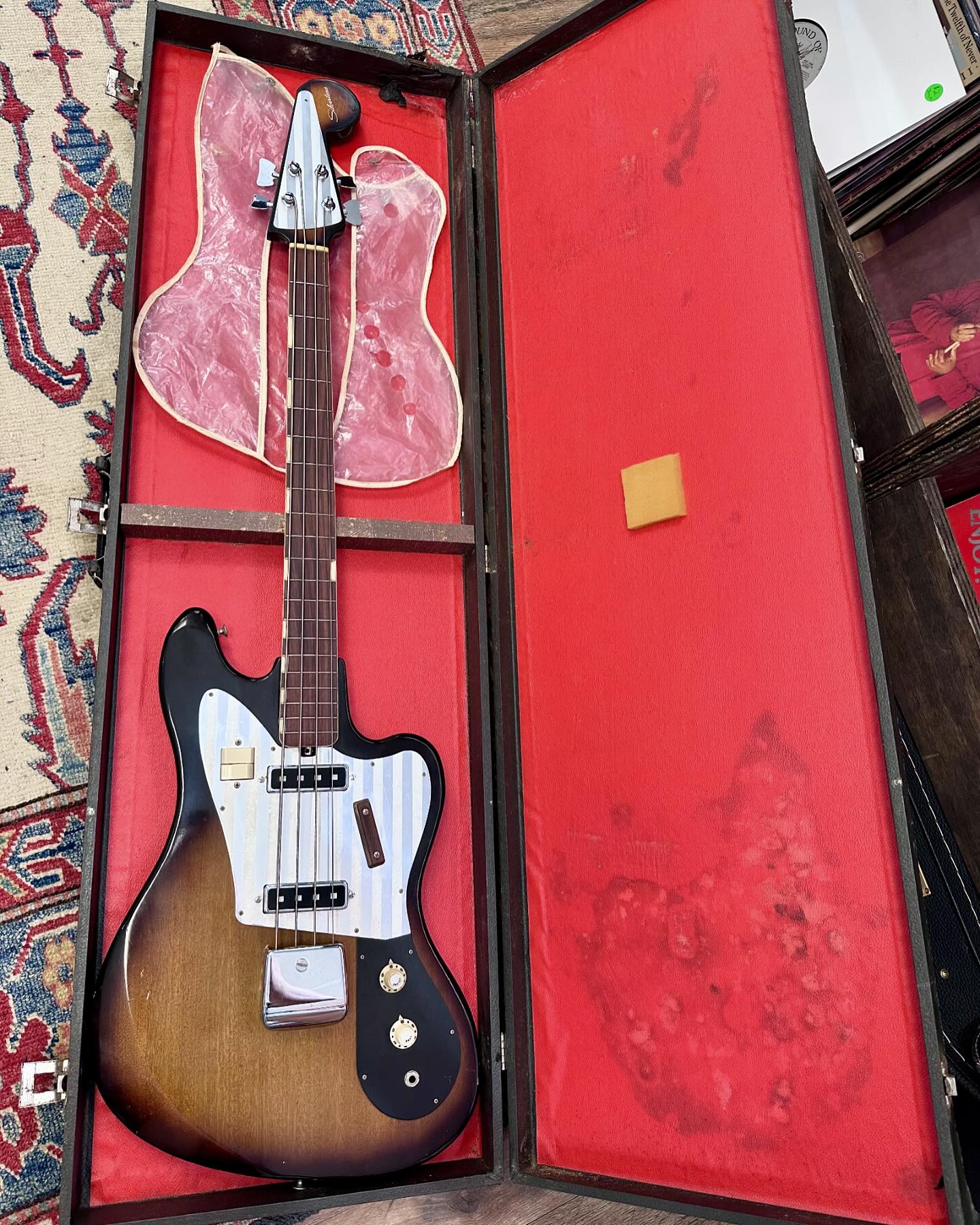 Is a 1968 Silvertone 1405 guitar a Teisco?