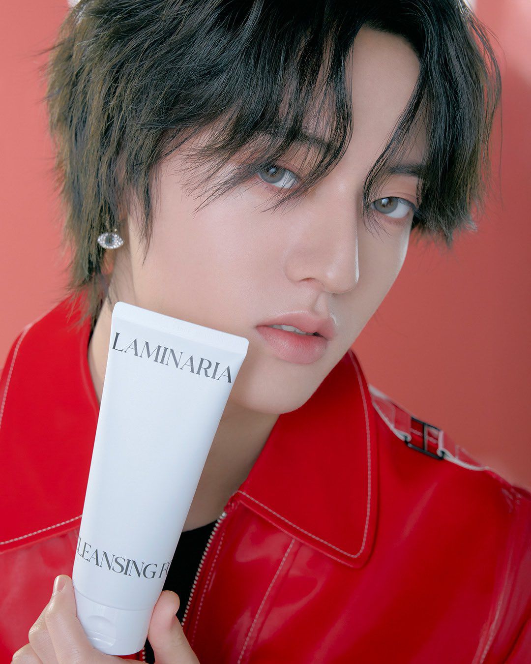 Haruto shines in red in his new promotional photo for ShionLe