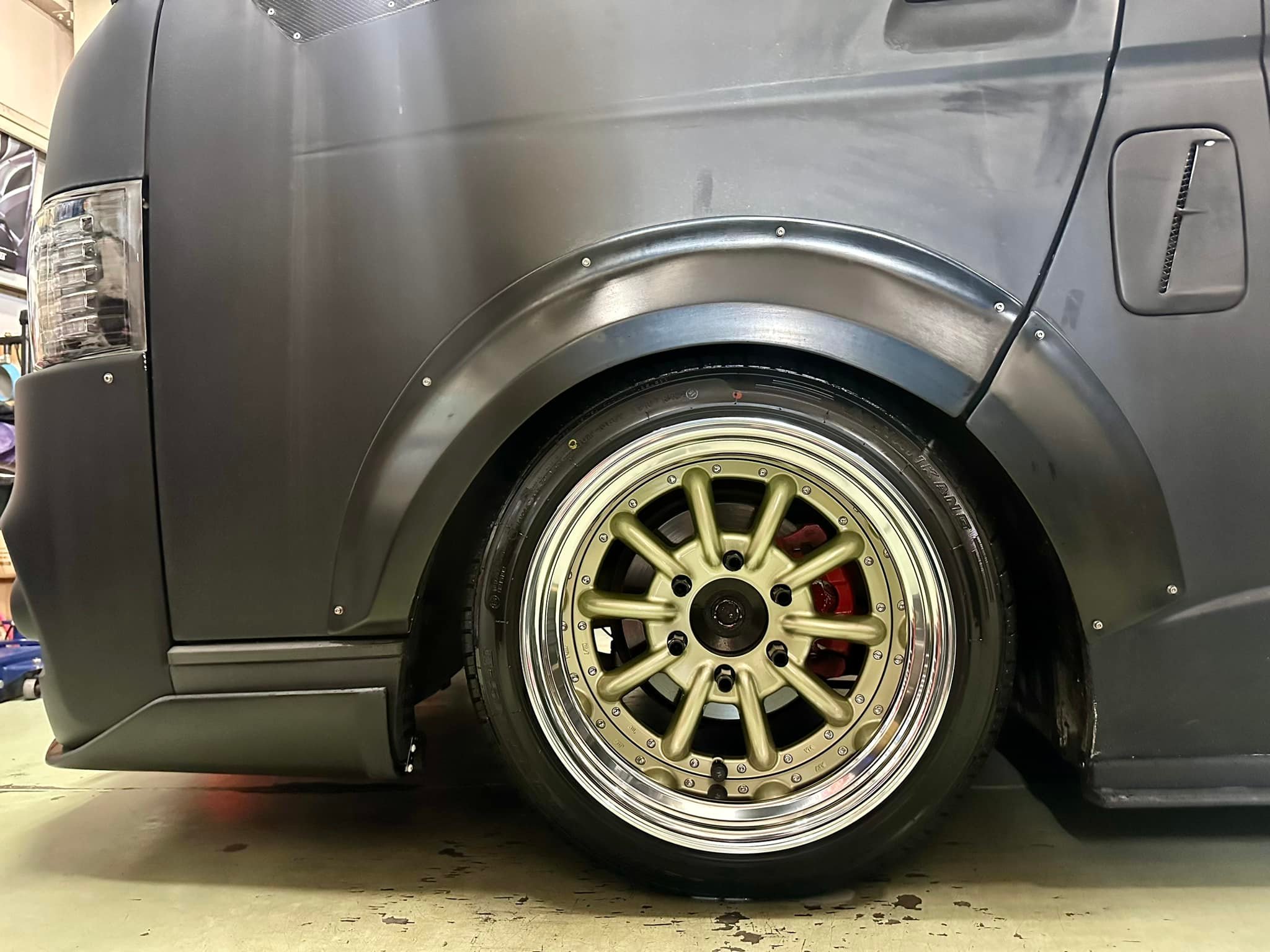 T様200ハイエース ホイール ESSEX Type ENCB サイズ F/R 17インチ10.5J