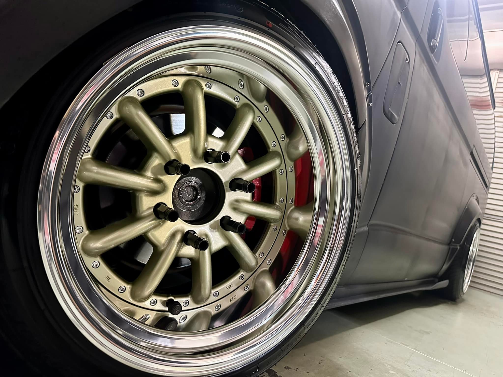T様200ハイエース ホイール ESSEX Type ENCB サイズ F/R 17インチ10.5J