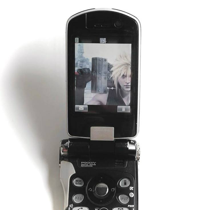 Panasonic FOMA P900iV phone release with Final Fantasy VII: Advent