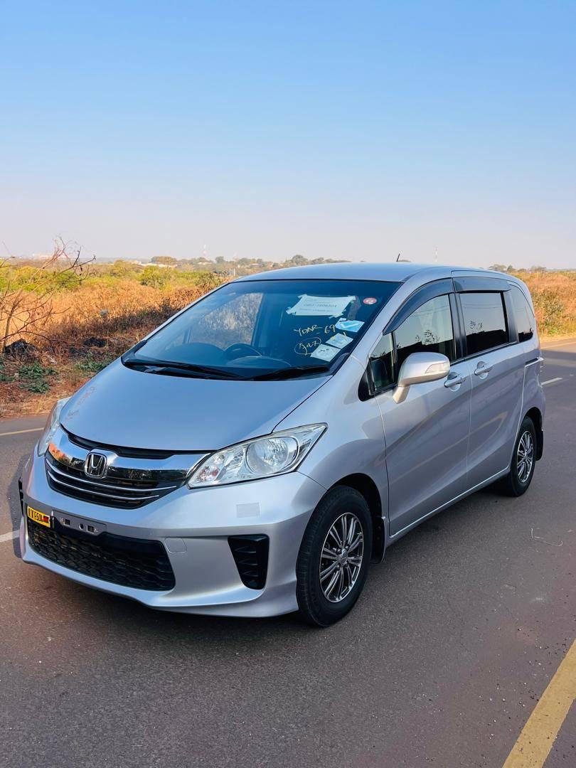 Honda freed 2015 edition unregistered new arrival 7 seater very