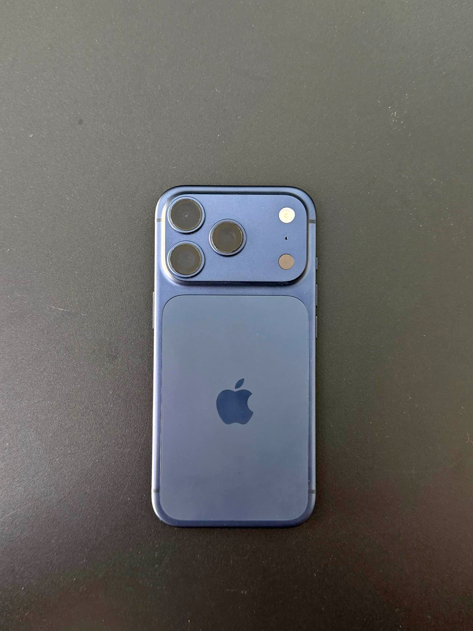 Apple iPhone 17 Pro 256GB Deep Blue (Unlocked) Immaculate 