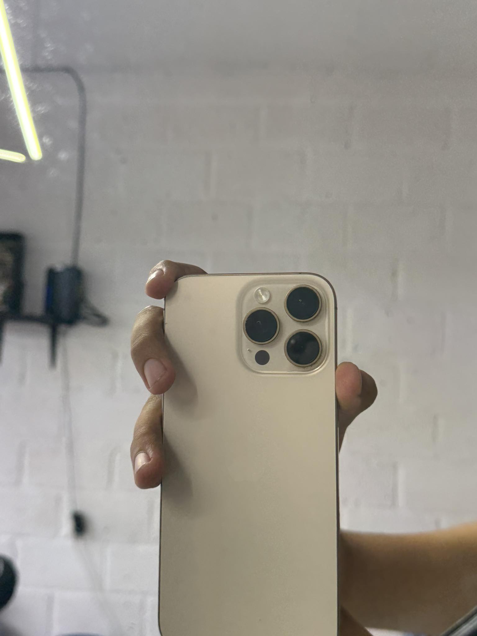 iPhone 16 pro Max 256 gb 96 de condición destelle Face ID no sirve