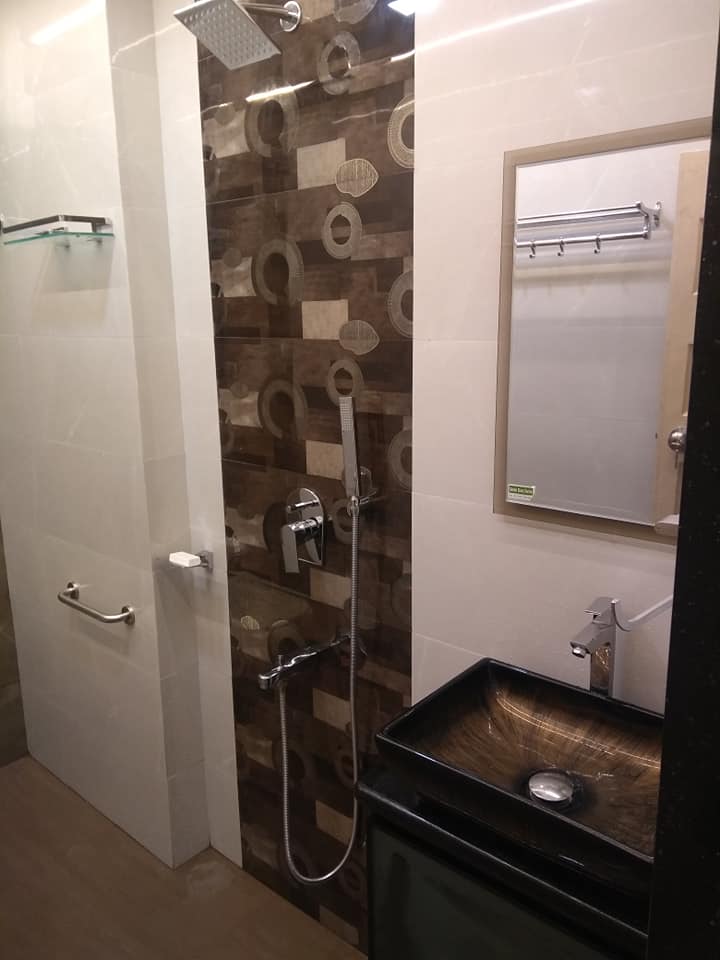 R S Design Bathroom Renovated Using Glass Highlighter Facebook