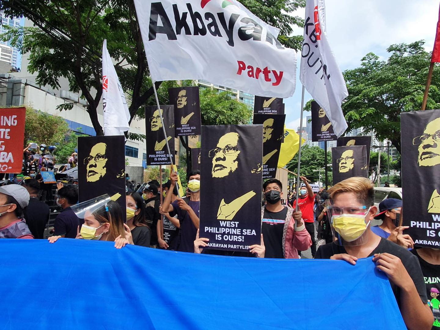 Now You Know - Filipinos hold rally at Chinese embassy to... | Facebook