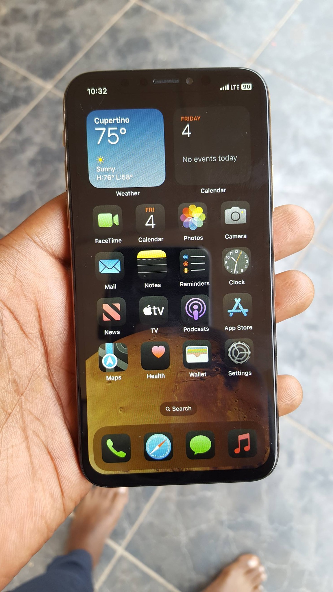iPhone XS k1300, front camera isn't working call or Whatsapp